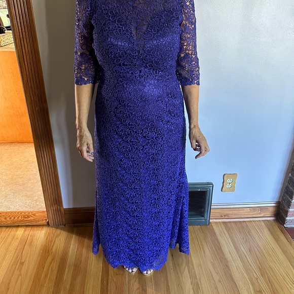 Formal Lace Dress - Picture 5 of 9